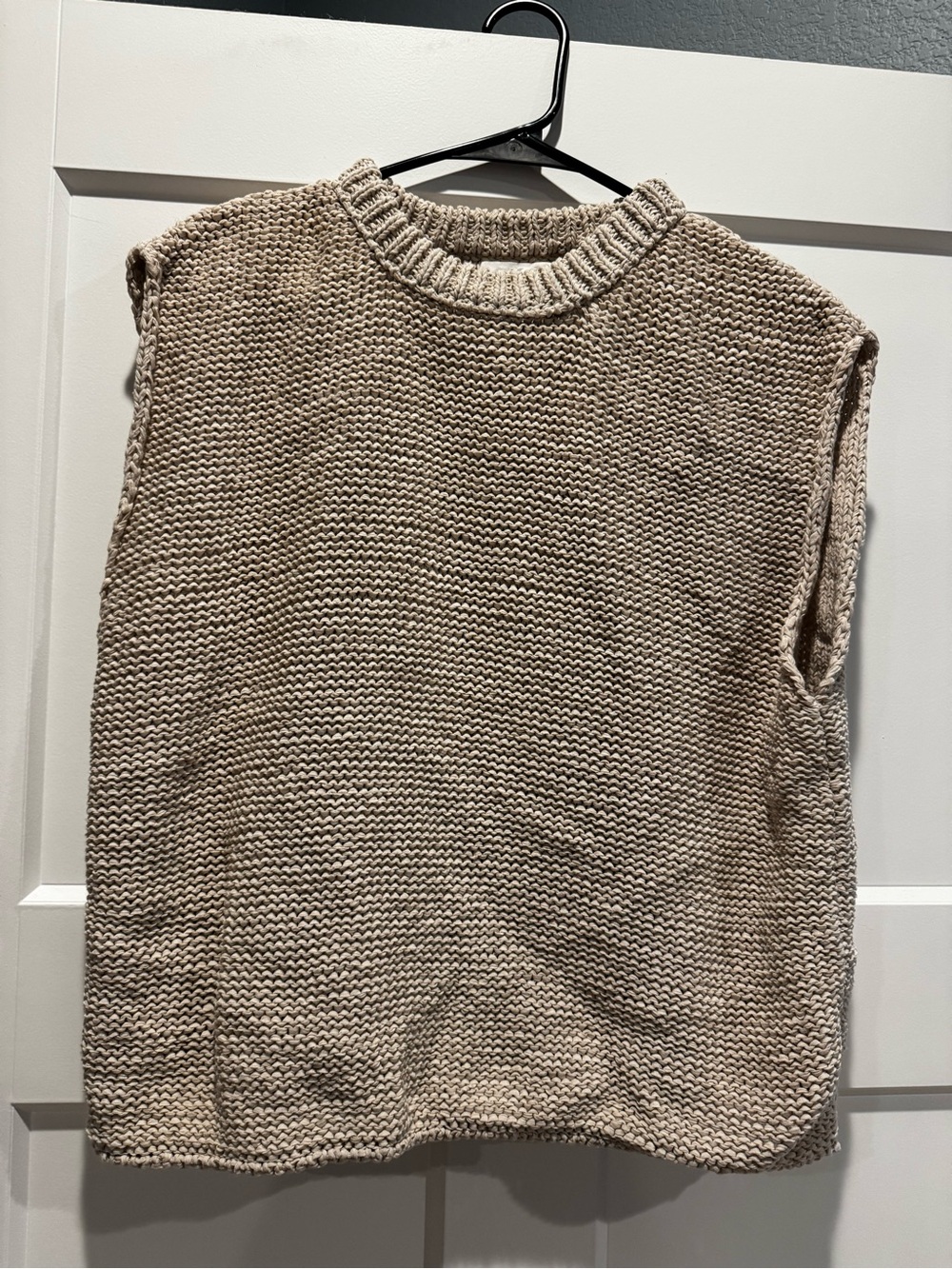 Velvet by Graham & Spencer Cream Crewneck Sleeveless Sweater
